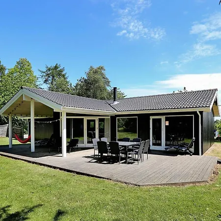 10 Person In Gilleleje-by Traum Gilleleje
