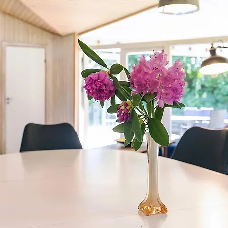 10 Person In Gilleleje-by Traum Gilleleje