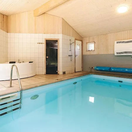 10 Person In Gilleleje-by Traum Gilleleje