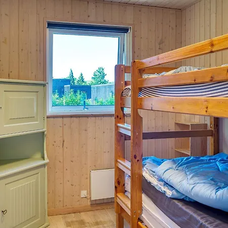 10 Person In Gilleleje-by Traum * Gilleleje