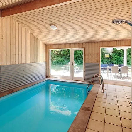 10 Person In Gilleleje-by Traum