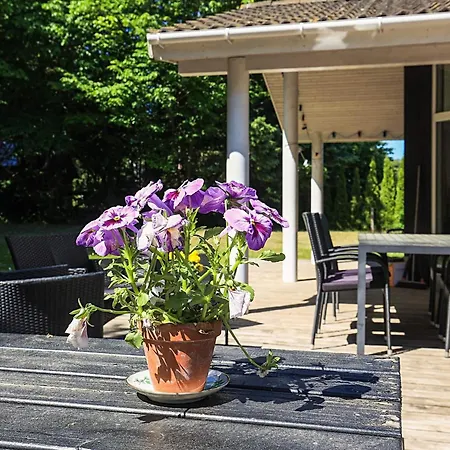 10 Person In Gilleleje-by Traum Gilleleje